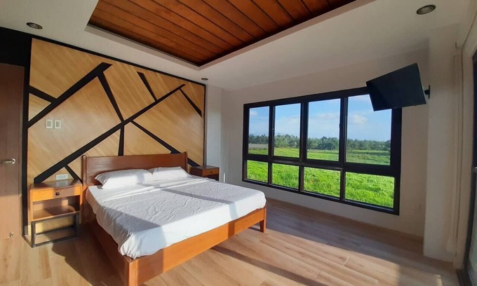 Pili Apartment | Winch Unit 1~ Room in Amazing House, next to CWC