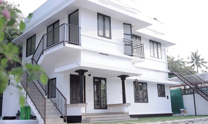 Kochi Bed & Breakfast | Wind Castle