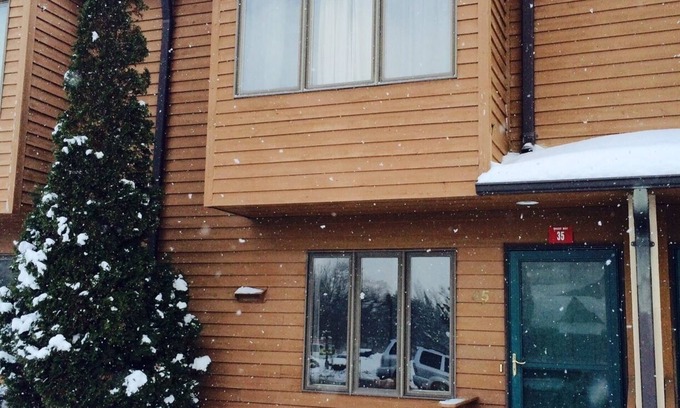 Windham House | Windham Mtn! 2BR/2B, Sleeps 6-8. Wi-Fi. Ski, Fine Dining, Hike, Antiquing, More!