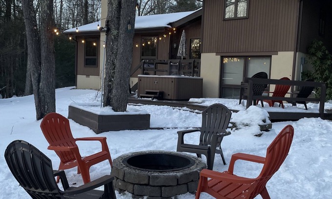 Windham Cabin | Windham Pines Lodge & Hot Tub