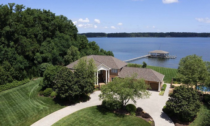 Cobbs Creek House | Winding Waters - an oasis by the river