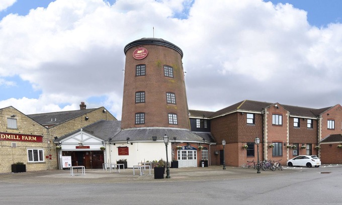 Aubourn Hotel | Windmill Farm by Greene King Inns