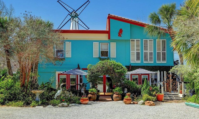 San Leon Apartment | Windmill Gardens Inn "Gallery" by Galveston Bay is a cozy tropical hideaway