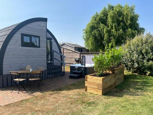 Swavesey House | Windmill Glamping Pod with Hot tub - The Hideaway
