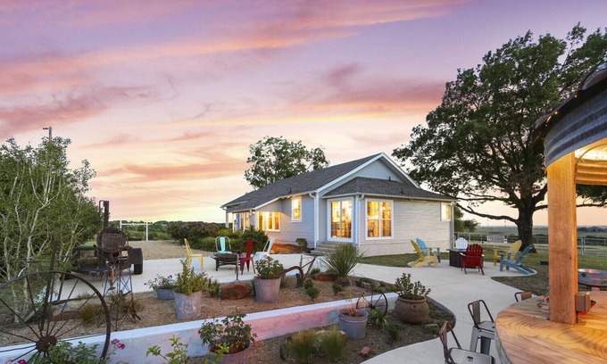 Ennis Other | Windmill Hill- Refurbished 1920 Farm House