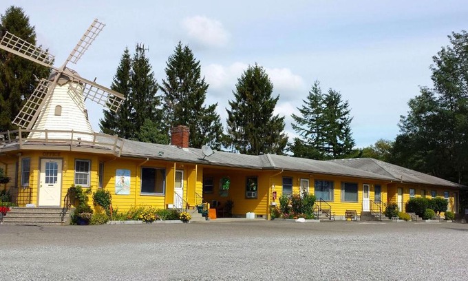 Lynden Hotel | Windmill Inn Lynden