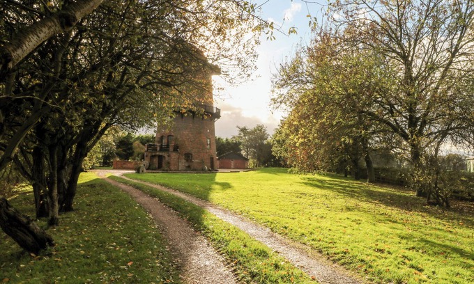 Ormskirk Cottage | WINDMILL ON THE FARM, family friendly, with a garden in Burscough