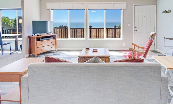 Yachats House | Windsong Vista - Sprawling Ocean views