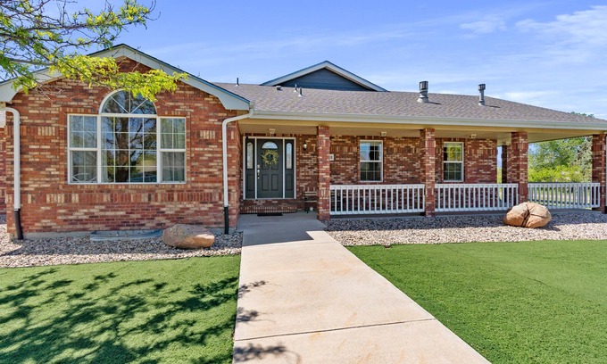 Windsor House | Windsor Dwelling 5 bedroom Cozy Country Living Feel