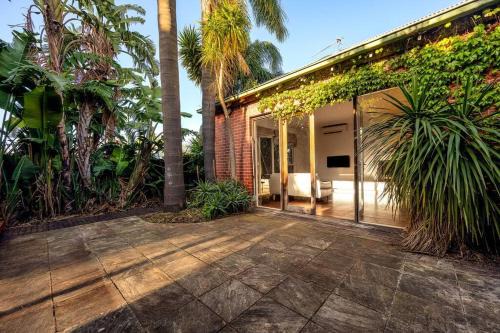 Windsor House | Windsor Nightlife Retreat