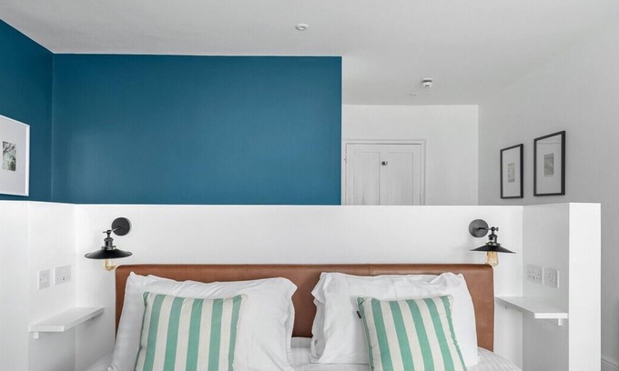 Barbican House | Windsor Villas by Pureserviced