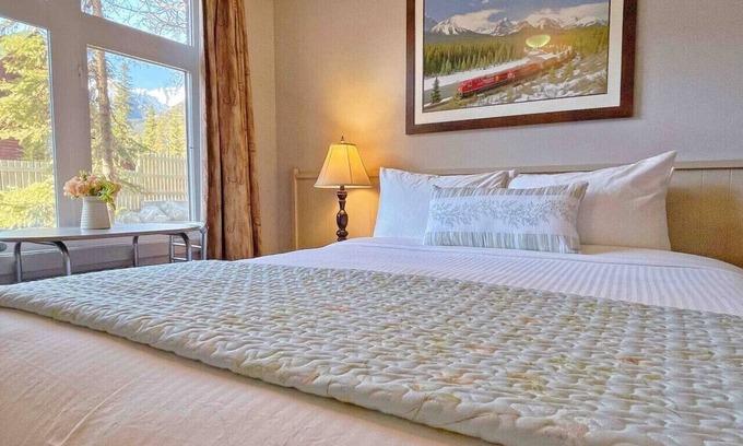 Cougar Creek Condo | Windtower lodge QenBed Suite/Heated UGParking