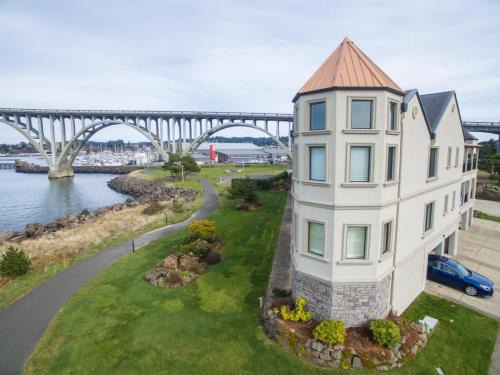 Newport House | Windward at the Regatta