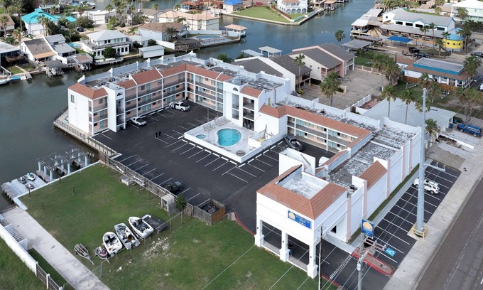 South Padre Island Hotel | WindWater Hotel and Marina