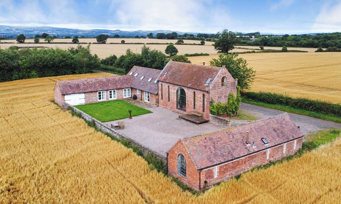 Eaton Mascott Cottage | WINDY MUNDY FARM, pet friendly, luxury holiday cottage in Shrewsbury