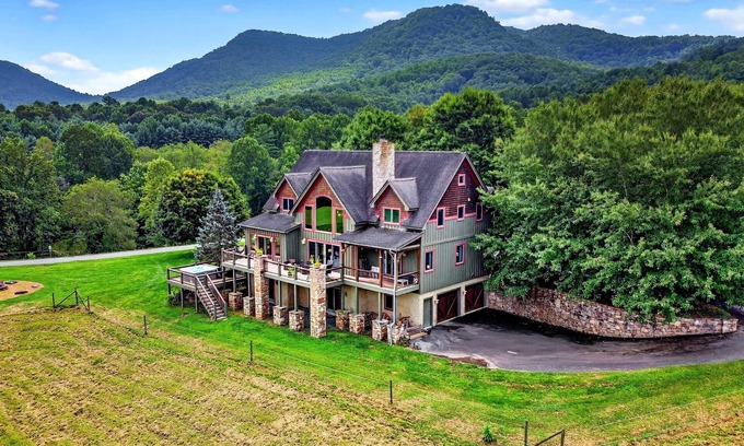 Fairview Other | Windy Path Farm | Animals, Hot Tub, Game Room + Breathtaking VIEWS!