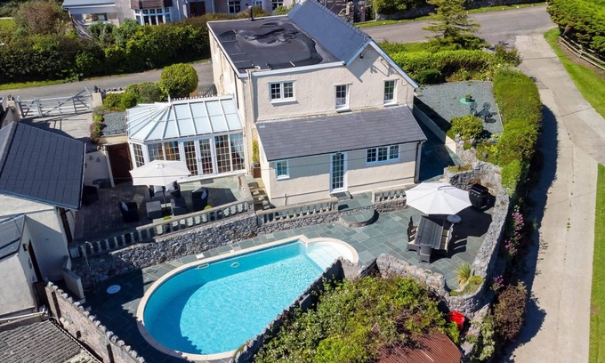 Crynant Cottage | Windy Ridge Cottage - 5 Bedroom Holiday Home - Oxwich