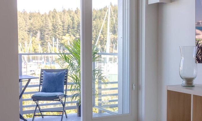Regional District of Nanaimo Apartment | Windy Sails Marina View Condo