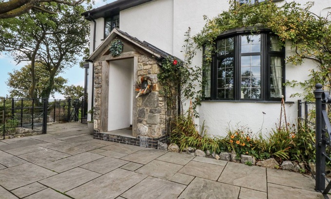 Gwaenysgor Near Prestatyn Cottage | WINDYRIDGE, pet friendly, character holiday cottage in Prestatyn
