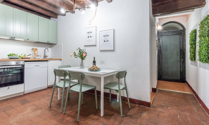 Oltrarno Apartment | Wine Apartments Florence Ciliegiolo