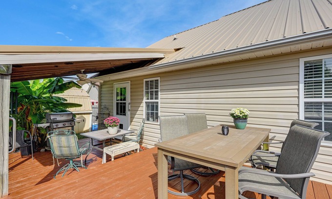 Lexington House | Wine & BBQ Trail Fun: Home w/Hot Tub in Lexington