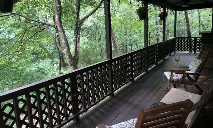 Dahlonega House | Wine Country Cabin nestled in the the Georgia Mountains of Dahlonega