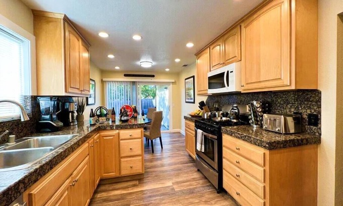 Santa Rosa House | Wine Country Fairgrounds AC BBQ Downtown Stocked!