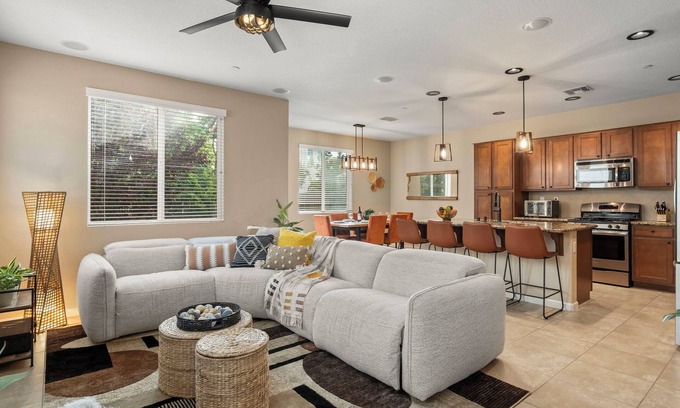Nut Tree House | Wine Country Farmhouse with Fire Pit & BBQ near Napa, San Francisco & Sacramento