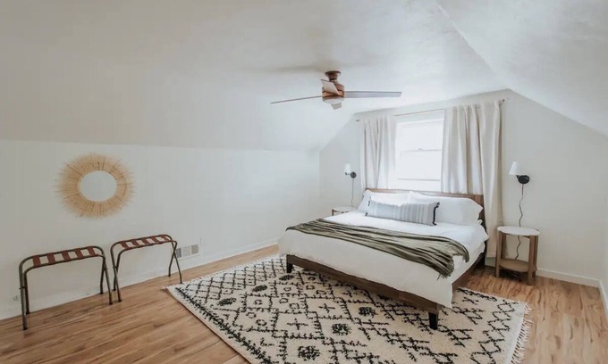 Dahlonega Cabin | Wine Country Getaway Chalet Pet Friendly