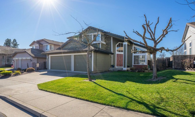 Windsor House | Wine Country Getaway with Hot Tub