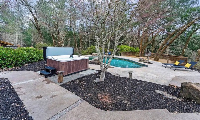Santa Rosa House | Wine Country Retreat- Privacy-Spa/Pool/Games