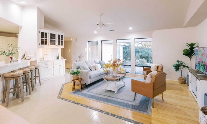 Temecula Cottage | Wine Country ‘Sunshine Cottage’ w/ Patio!