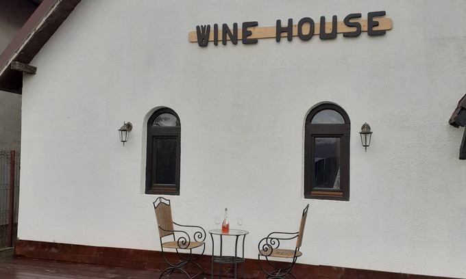 Urlati House | Wine House