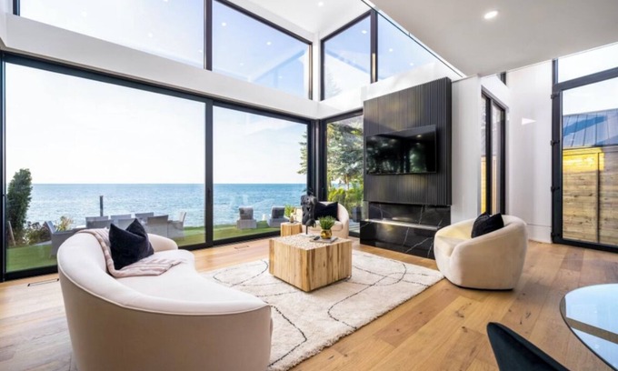 Niagara-on-the-Lake House | Wine, Water and a rooftop pool. This dream waterfront home has it all..