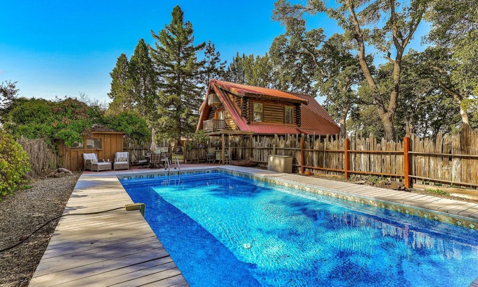 Cottonwood Cabin | Winery Guest House : Rest & Wine!