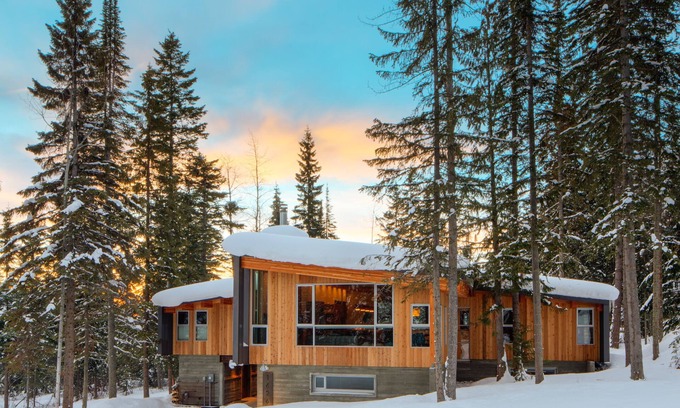 Golden House | WINNER OF TOP 10 VACATION HOMES 2022!
