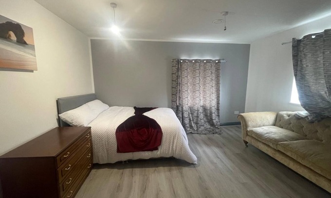 Ashton-under-Lyne Apartment | Winners Inn Comfort Environment, in Manchester