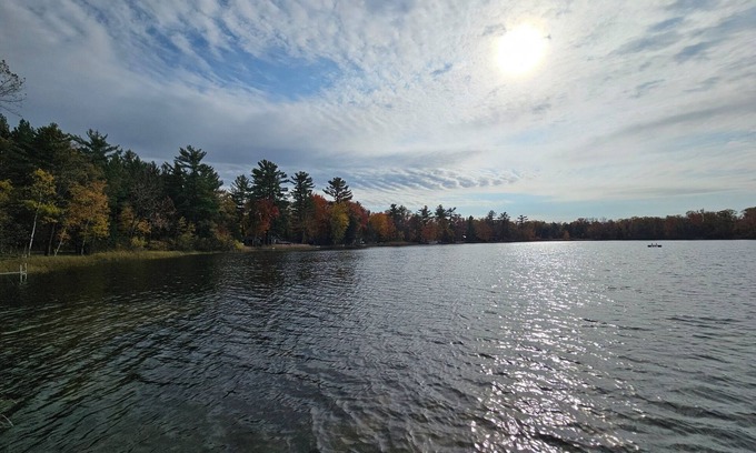 Baldwin Cottage | Winsome Cottage, a 2-bedroom ranch on a peaceful lake in Baldwin with AC & WiFi.