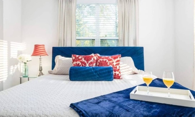 Winston - Salem House | Winston Sleeps 16 - 2 Kitchens