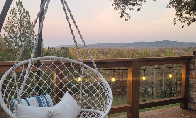 Equality Cabin | Winter escape! Winter/Christmas decor Dec - Jan near Shawnee National Forest!