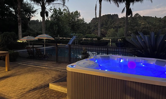 Waimauku Villa | Winter Fun - Spa, Pinball, Billiard and more