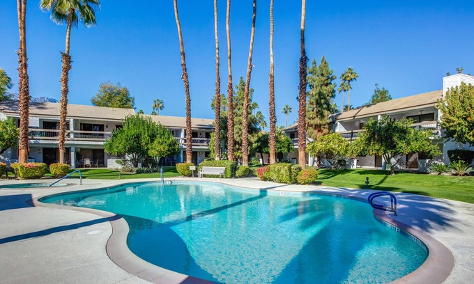 Palm Springs Condo | Winter in Palm Springs. Check out our rates.