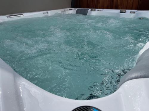 Geisenheim Apartment | Winter Oase Beheizter Whirlpool Sauna und Kamin