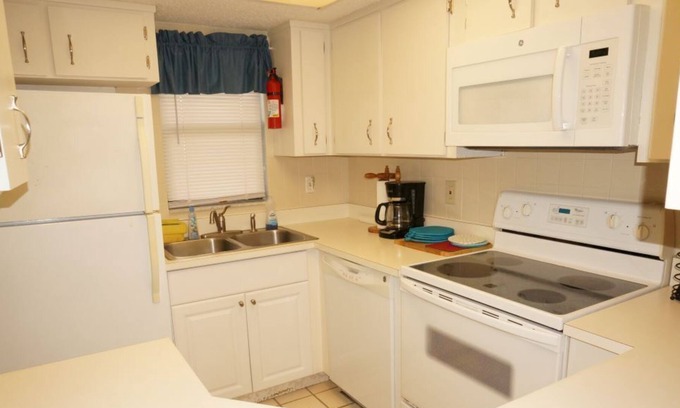 Sun 'N Lake Condo | Winter Oasis!