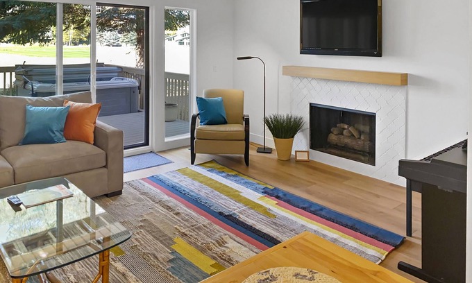 Park Meadows Condo | Winter Paradise Park City Condo! Private Hot Tub! Short Drive to Park City Lifts