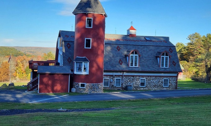 Cuddebackville House | Winter Price Drop!