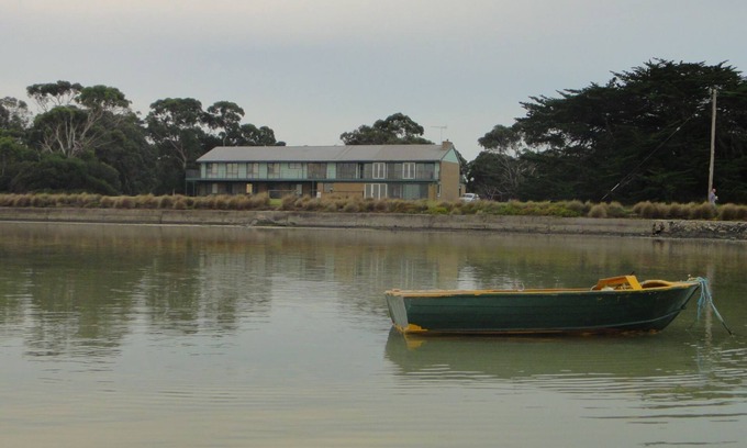 Robertsons Beach Cabin | Winter promotion ends soon. Contact us for details.