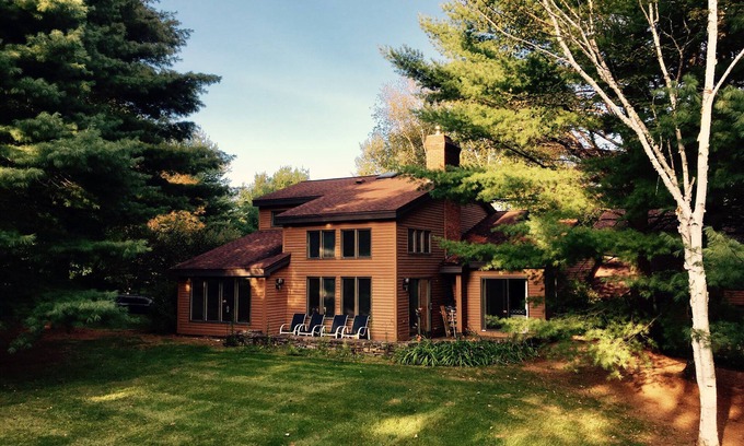Quechee Condo | WINTER RENTAL - The Fairway House - Bright 3 Master BR