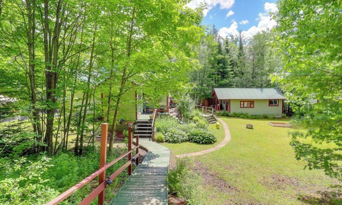 Les Pays-d'en-Haut Regional County Municipality Ski Chalet | Winter Ski Chalet Escape-Pet-Friendly, 5 Mins to Skiing & Top Ski Cross Course