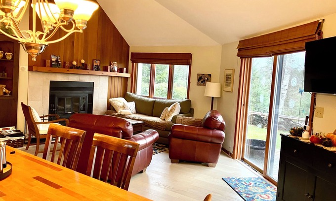 Waterville Valley Apartment | Winter Season, King Beds, Sleeps 6, Walk to Town Square